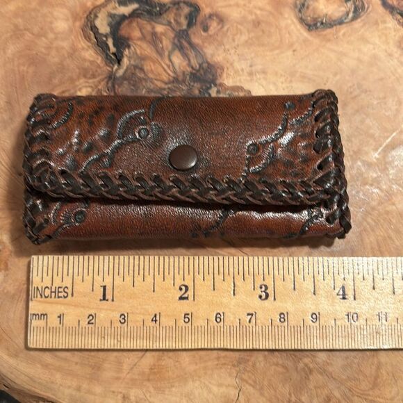 Vintage Tooled Key Holder - Picture 2 of 5